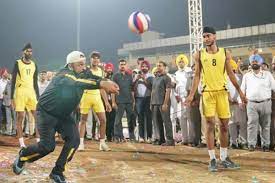 వాలీబాల్ ఆడుతున్న సీఎం భగవంత్ మాన్